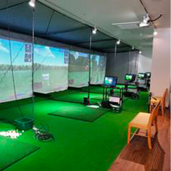 GOLFLINKS NAGOYA ささしまライブ店のシミュレーションゴルフ打席