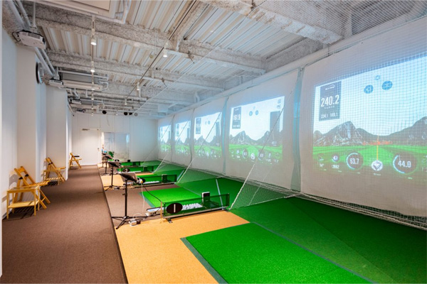インドアゴルフ倶楽部のシミュレーションゴルフ打席