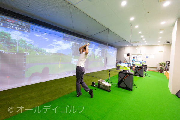 オールデイゴルフ六甲道のシミュレーションゴルフ打席