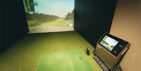 チキンゴルフ梅田店のシミュレーションゴルフ打席