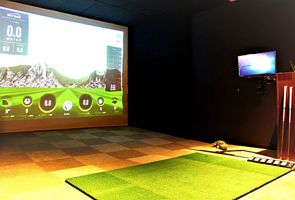 RICOS SWING DESIGN COMPANY 六甲スタジオのシミュレーションゴルフ打席