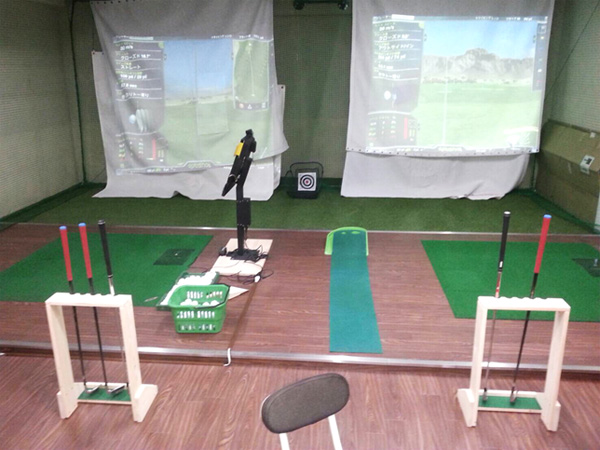 サウスネットゴルファーズスタジオのシミュレーションゴルフ打席