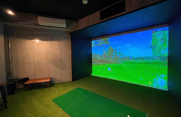 Shank Golf range and bar のシミュレーションゴルフ打席