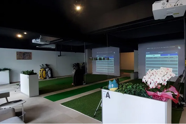 アトアゴルフのシミュレーションゴルフ打席
