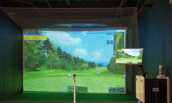 ZEN GOLF RANGE 浦和店のシミュレーションゴルフ打席
