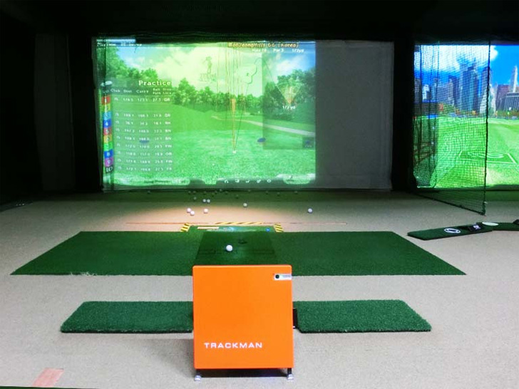 川崎ゴルフスタジオのシミュレーションゴルフ打席