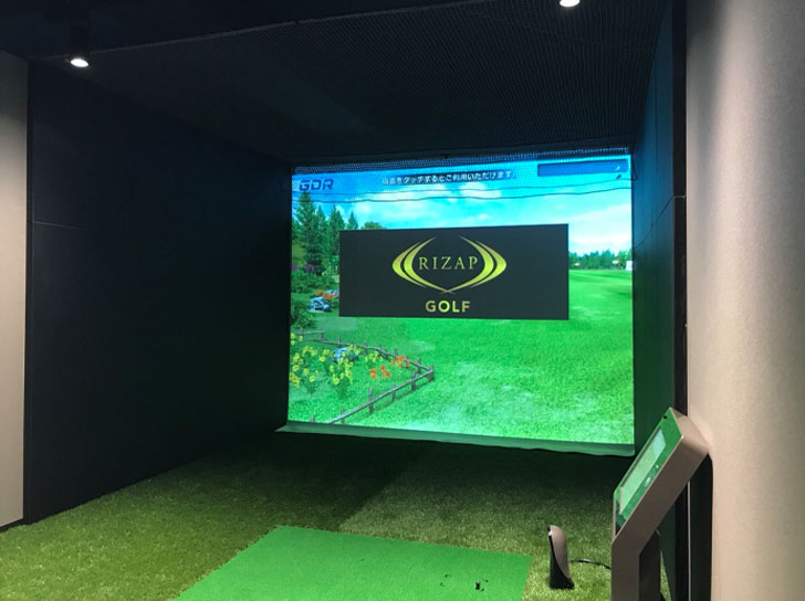 ライザップゴルフ飯田橋店のシミュレーションゴルフ打席