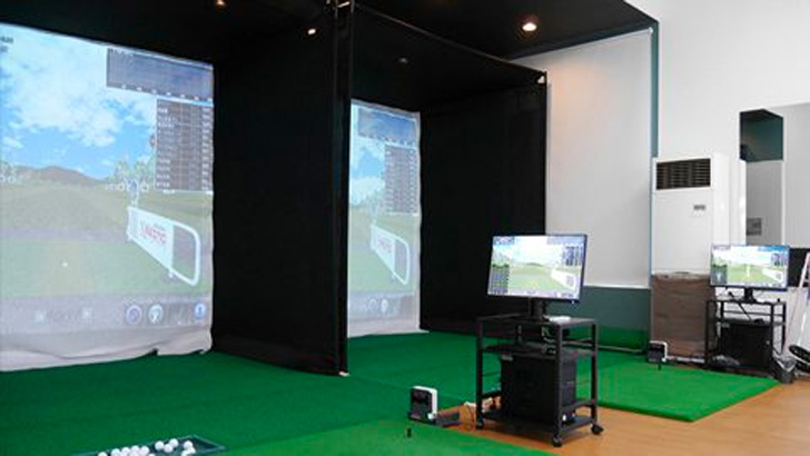 Revive ゴルフスクール＆ゴルフスタジオのシミュレーションゴルフ打席
